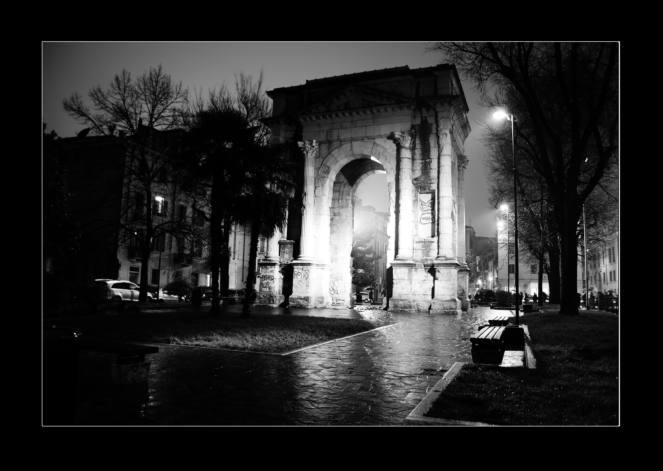 Verona Arco dei Gavi HDR B/N Monumento Arco dei Gavi a Verona prima del restauro
