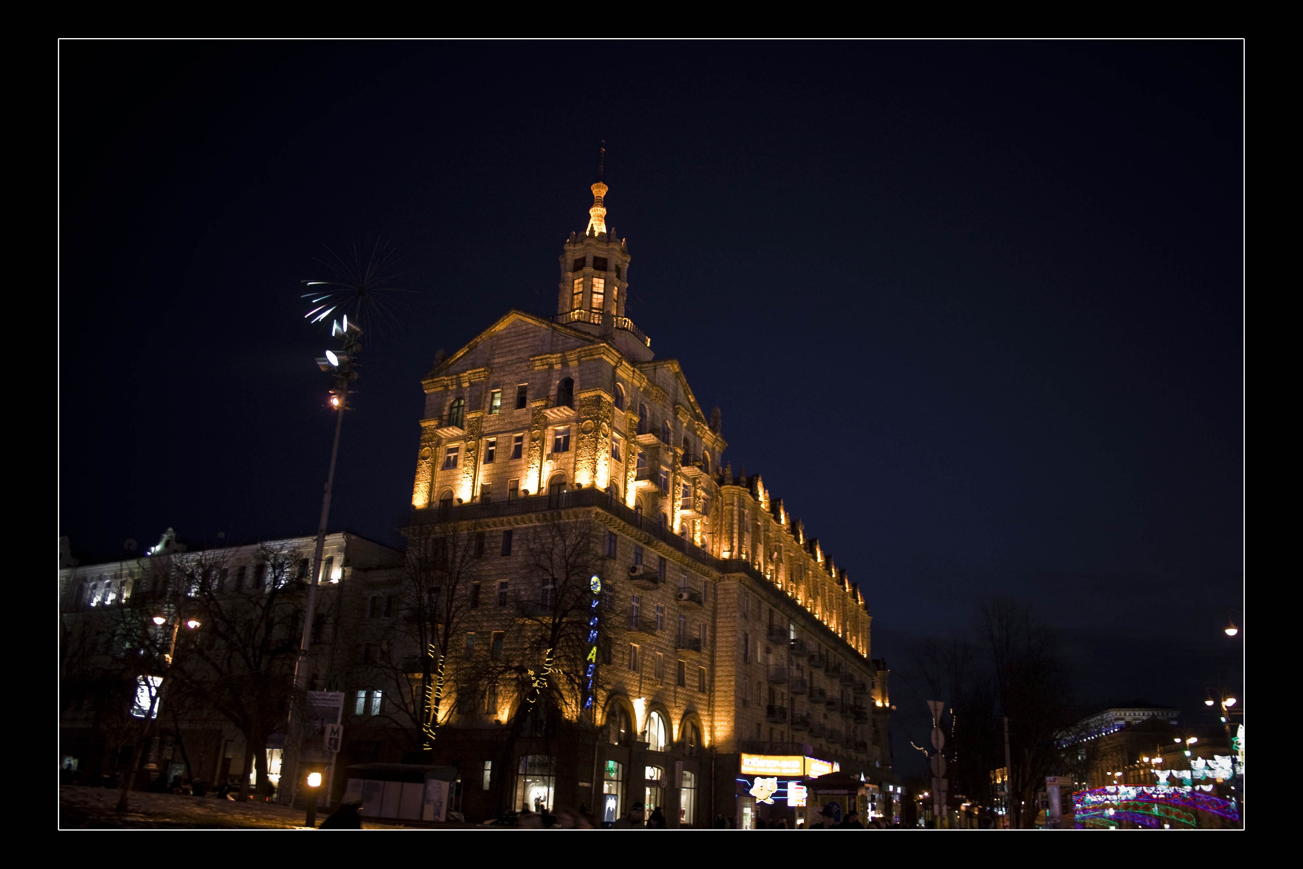 Kiev (Ua) Edifici Notte Luci 