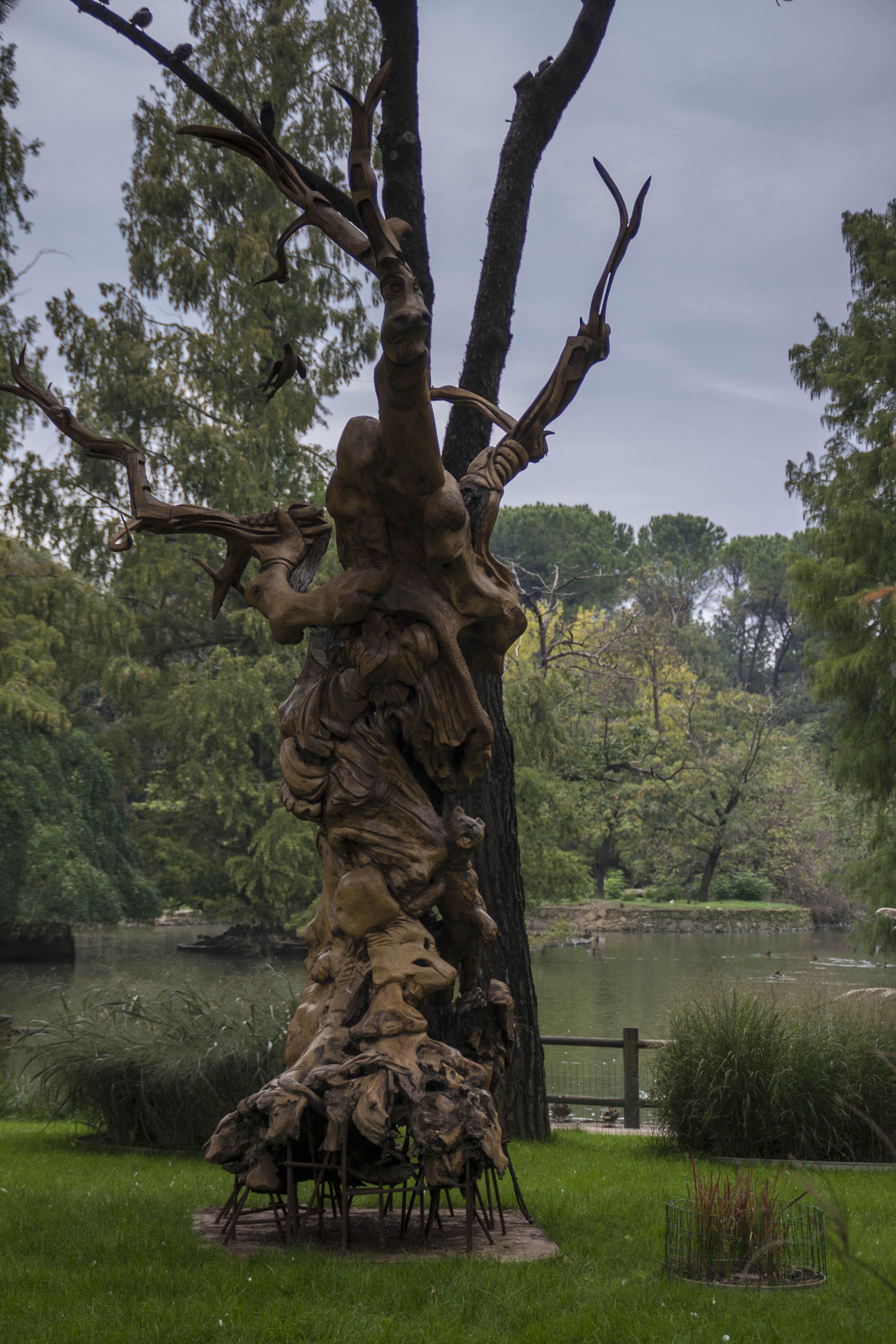 Faenza Statua Monumento  Statua dell'alieno che porta la pace presso il parco Bucci a Faenza