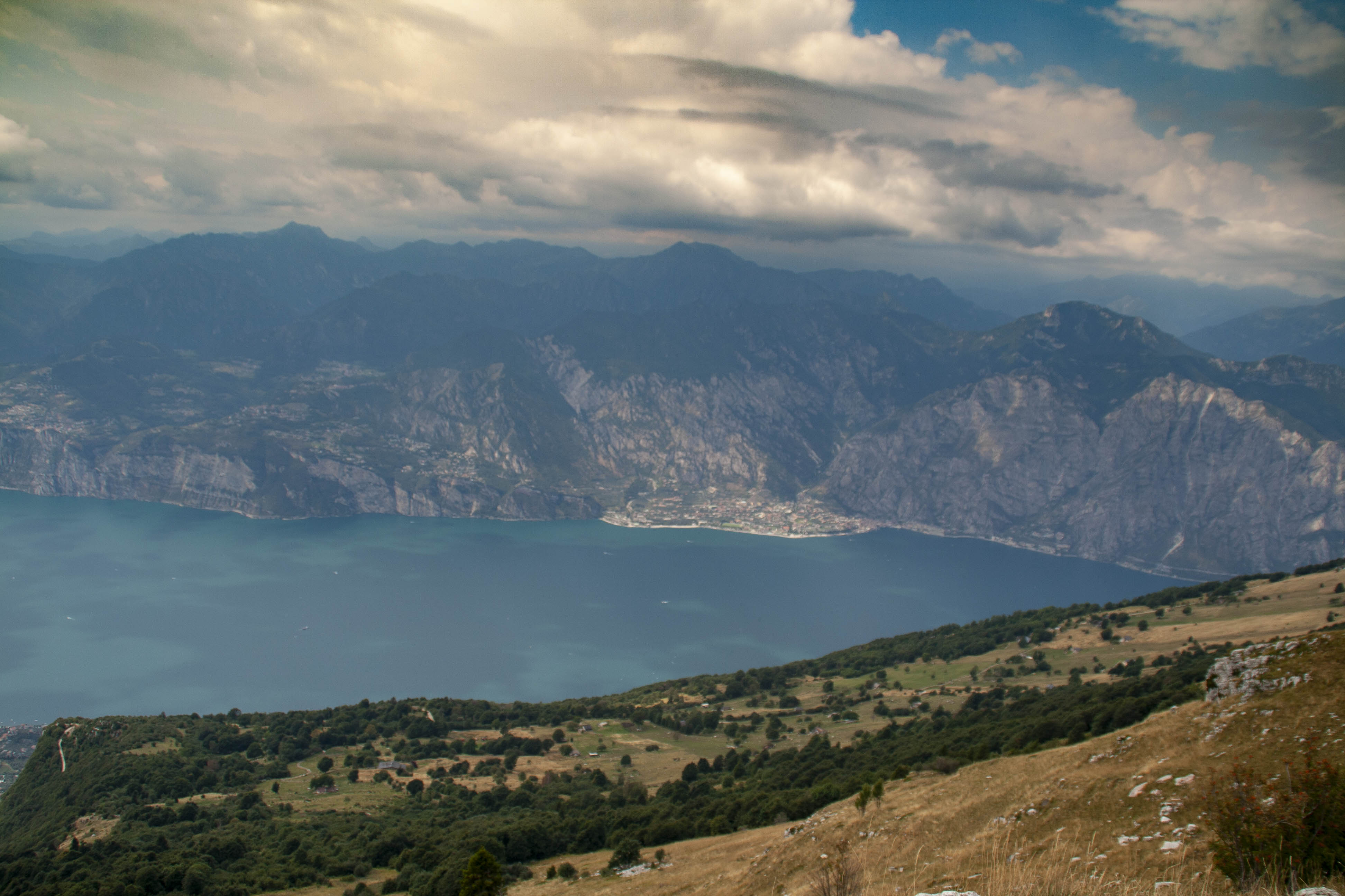 Lago di Garda Natura Montagne Lago di Garda visto dal monte baldo