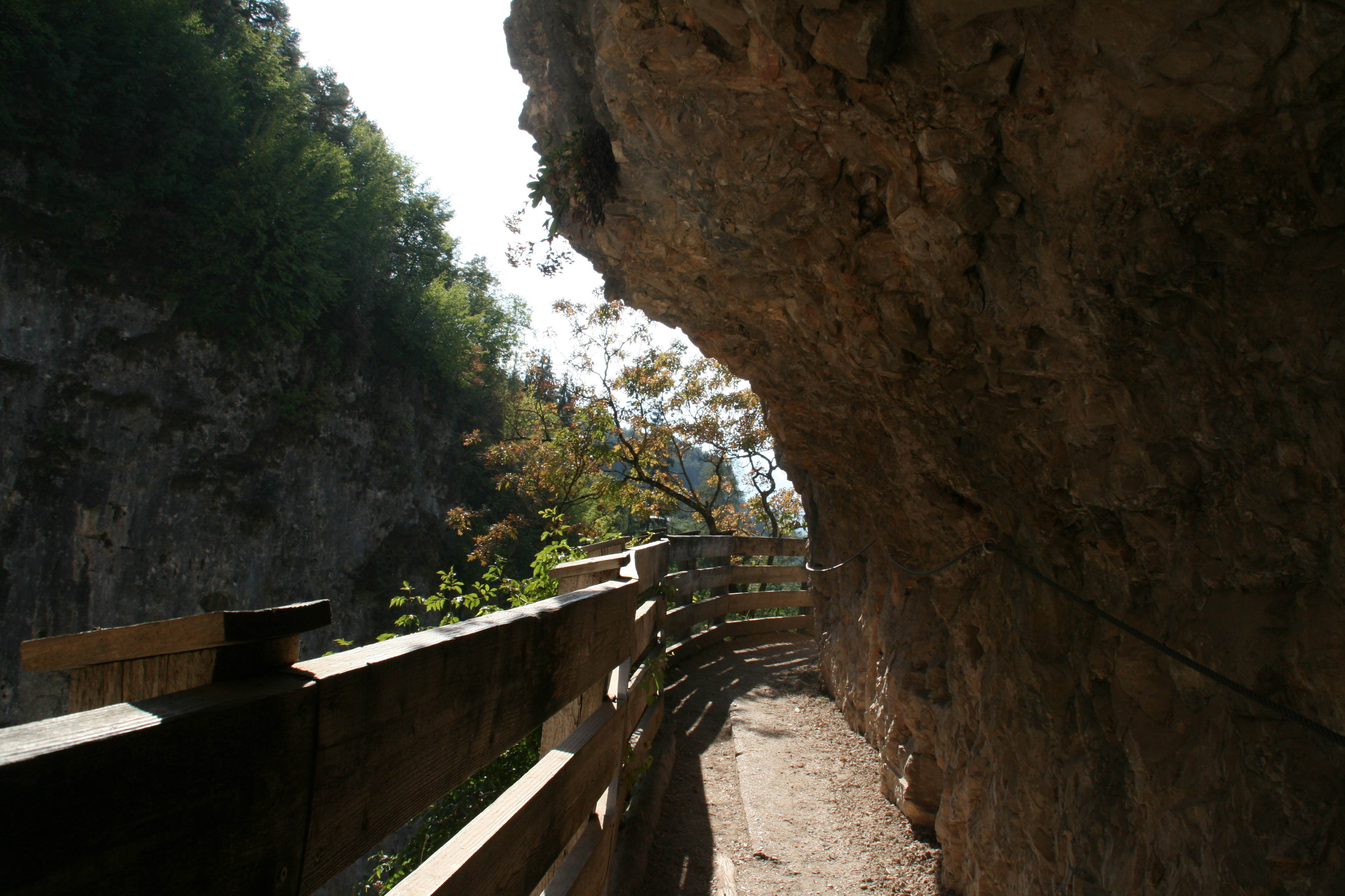 Sanzeno (Tn) Percorso nella roccia di San Romedio 