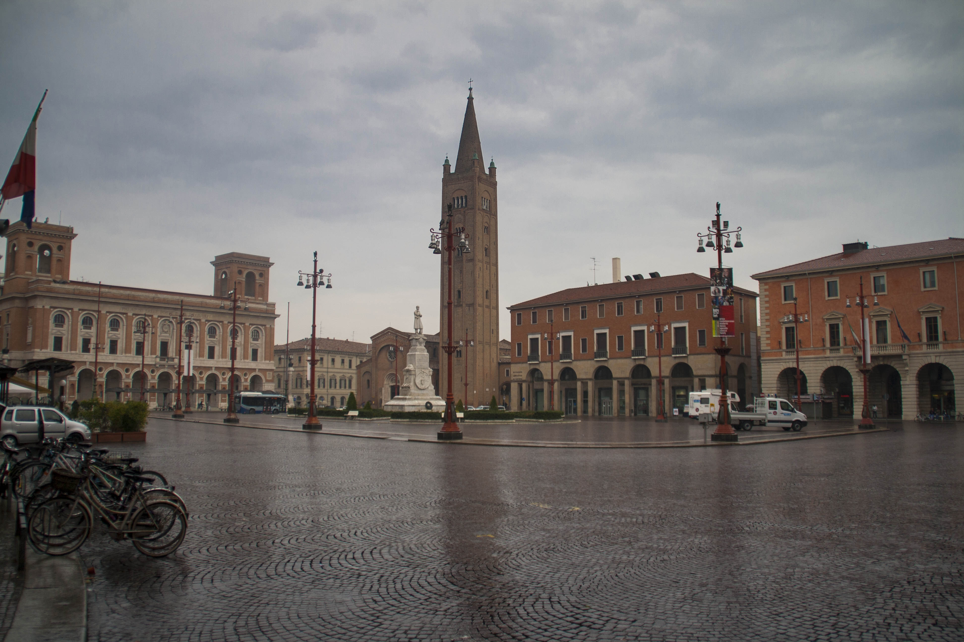 Forlì Piazza Piazza Aurelio Saffi