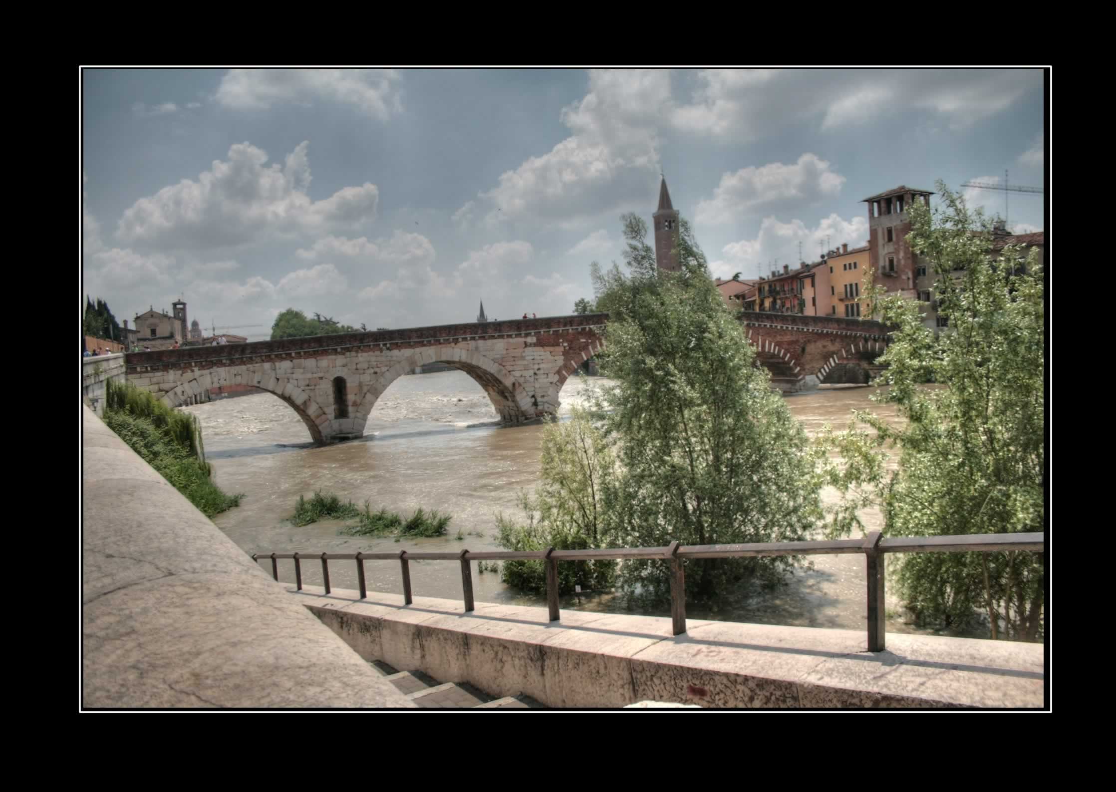 Verona Ponte Pietra HDR 