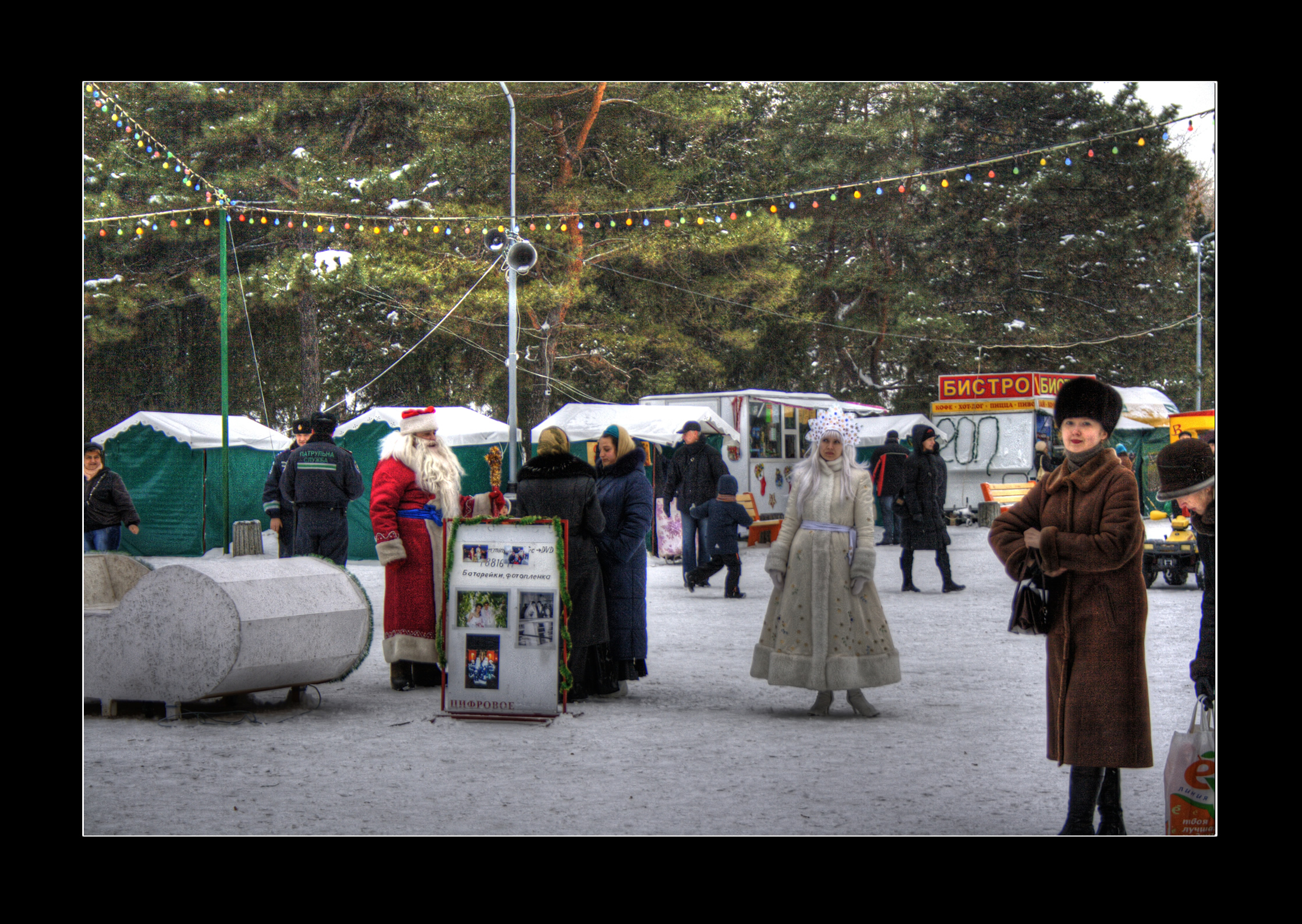 Dnipropetrovsk Ucraina Snegurochka Babbo Natale Neve Snegurochka e Babbo Natale