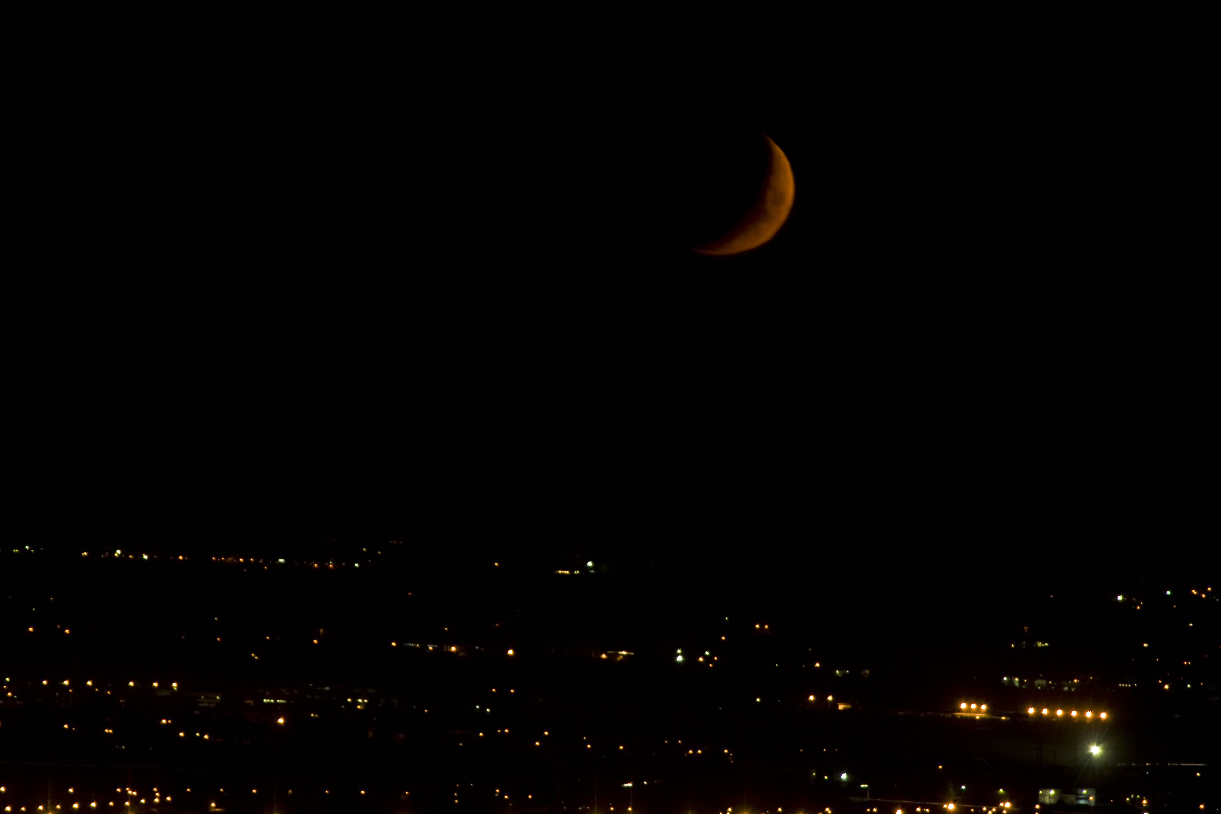 Verona Luna rossa sopra Verona 