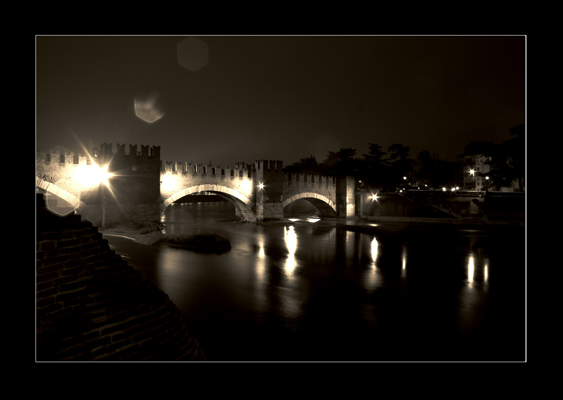 Verona Ponte Pietra HDR B/N Ponte pietra visto da Arco dei Gavi