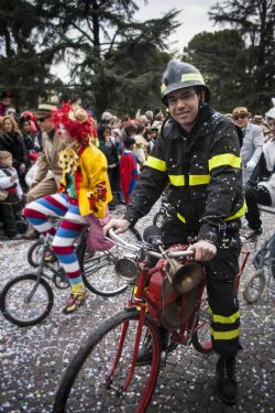 Verona Carnevale Maschera Biciclette 