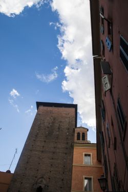 Bologna Edificio Monumento Cielo 