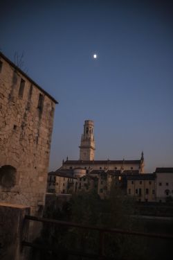 Verona Torre del Duomo Luna 