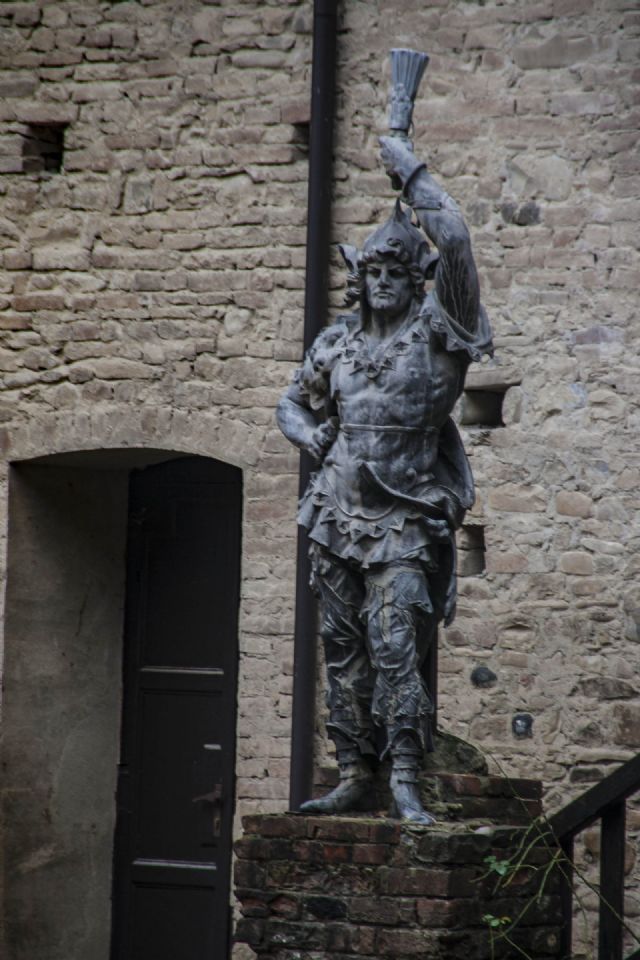 Grazzano Visconti Statua 