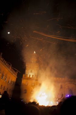 Bologna Sagre Feste Piazza Maggiore Fuoco Il rogo del Vecchione