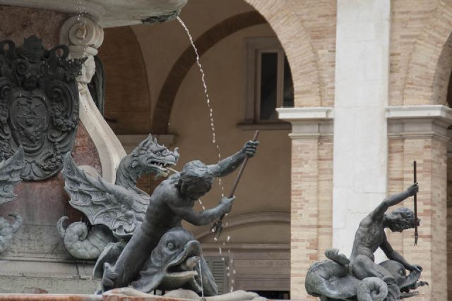 Loreto Fontana Monumenti 