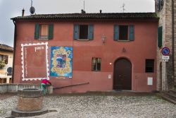 Dozza (Bo) Edificio Strada Borgo Dozza il paese dai muri come quadri