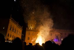 Bologna Sagre Feste Piazza Maggiore Fuoco Il rogo del Vecchione