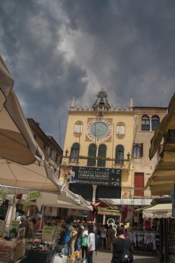 Bassano del Grappa (Vi) Piazza Edificio 