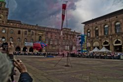 Bologna Paracadutista bologna piazza maggiore 