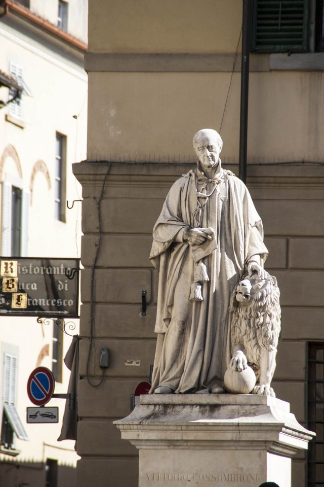 Arezzo Statua San Francesco 